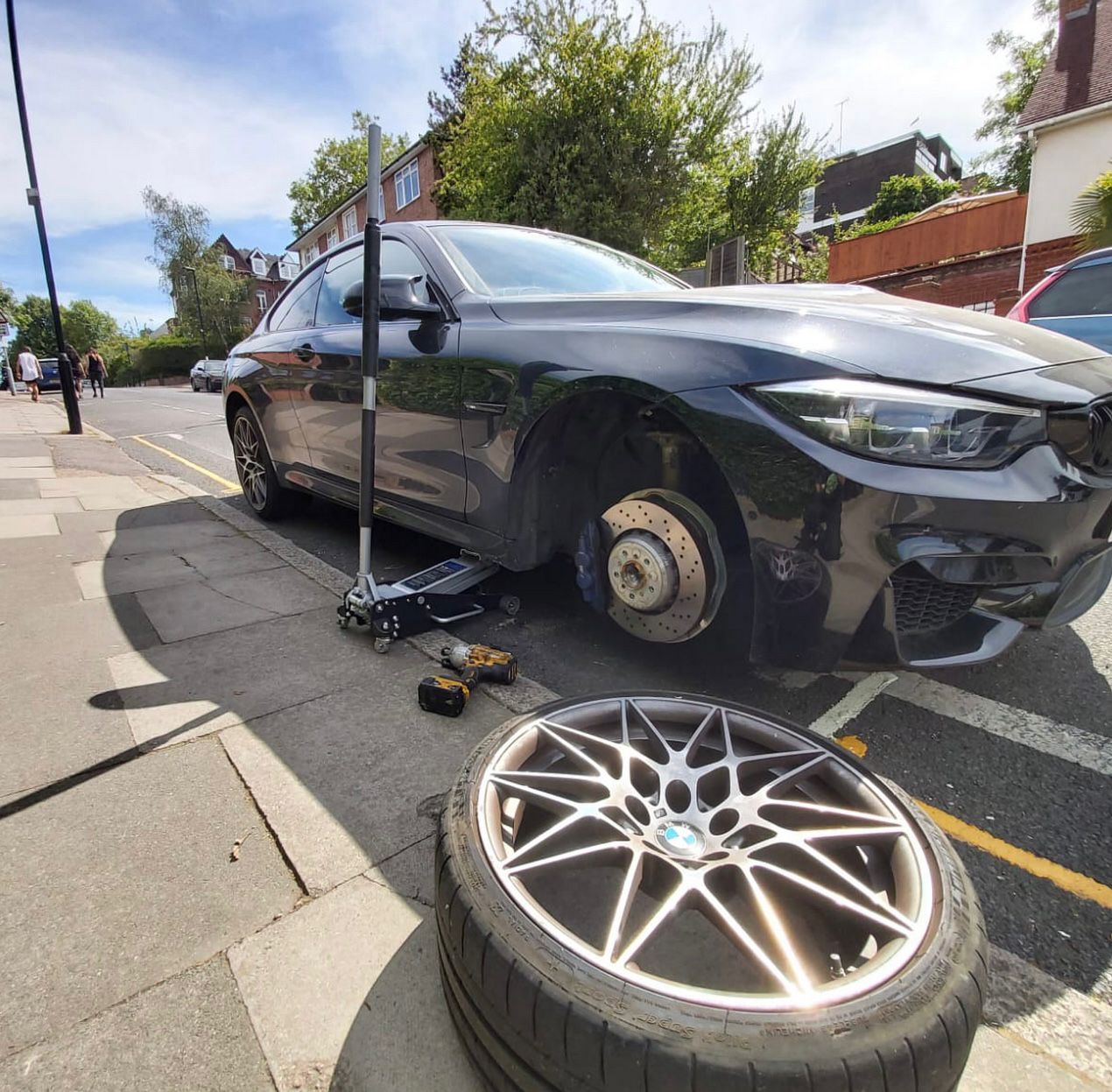 Mobile tyre fitting service